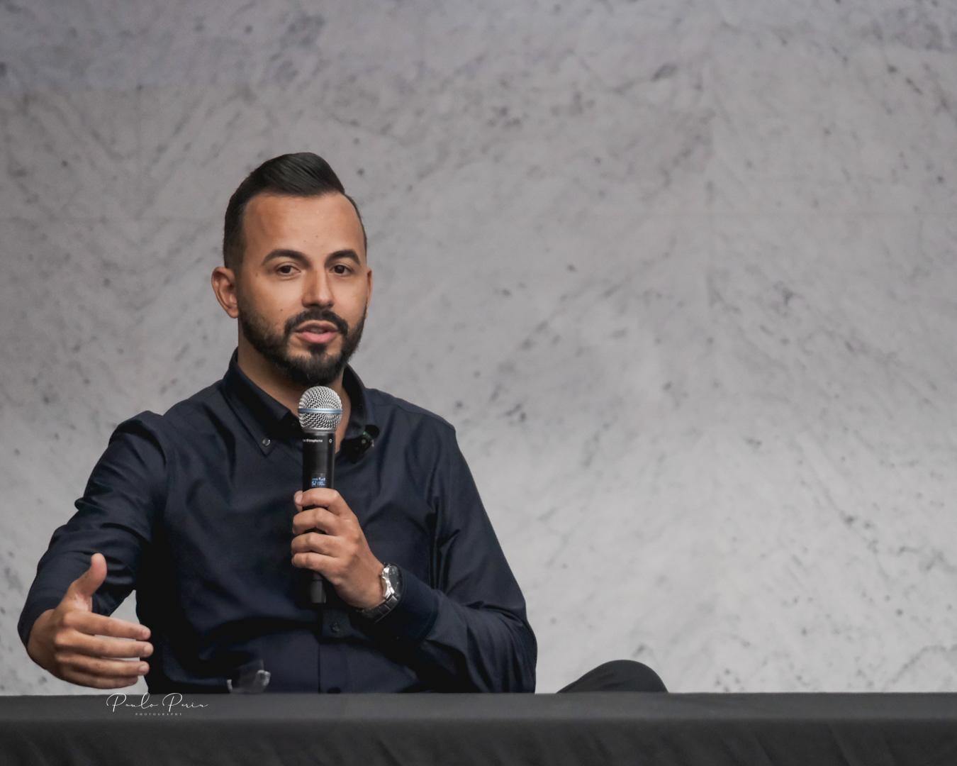 Victor Nakandakari apresentando uma estratégia